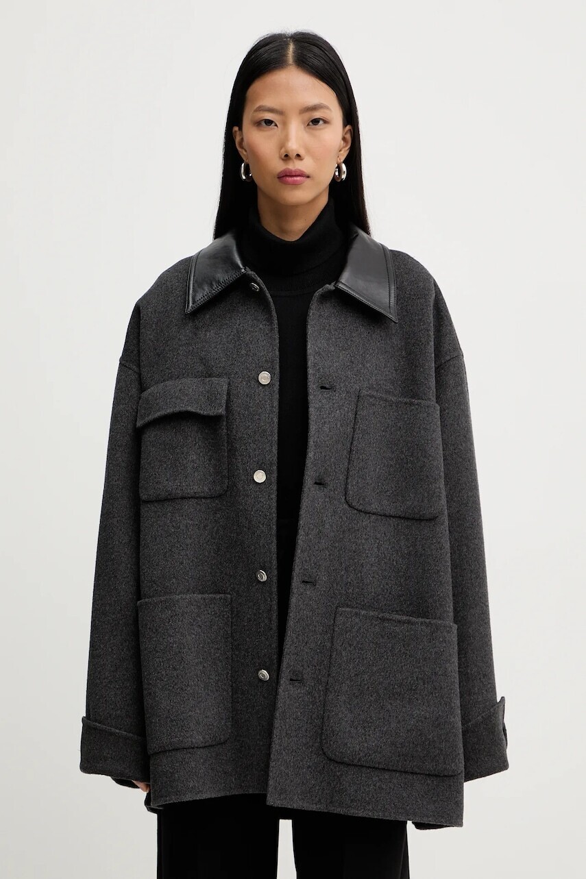 Sako s prímesou hodvábu Nanushka NU25FWJK06794 šedá farba, prechodné, CAMILO