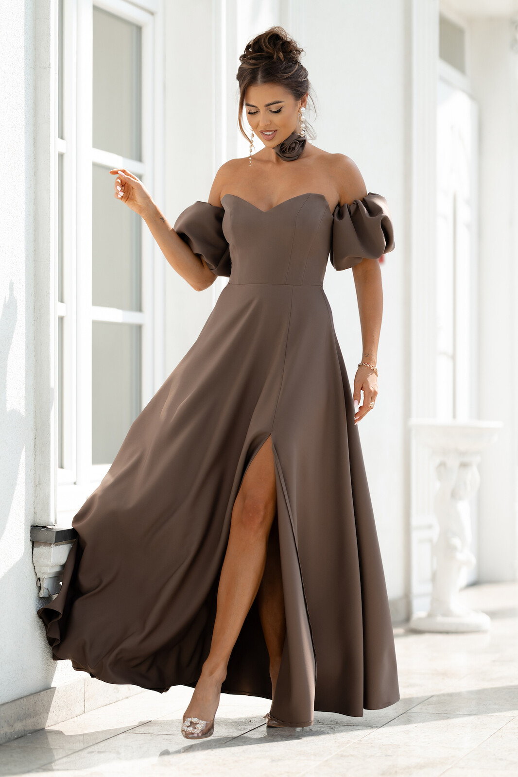 Lacoria Hnedé spoločenské šaty s rozparkom Veľkosť: S