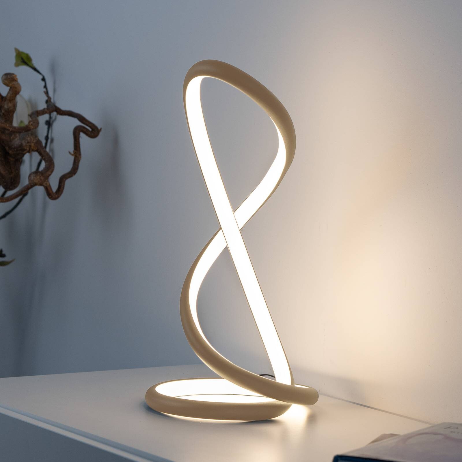 Paul Neuhaus stolová LED lampa Twist, piesková farba, výška 42 cm