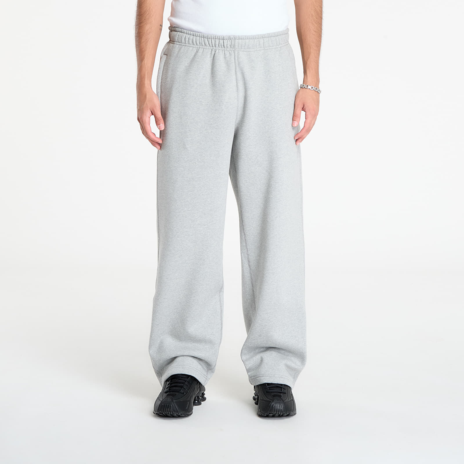 Tepláky Nike Solo Swoosh Men's Fleece Open-Hem Pants Dk Grey Heather/ Lt Smoke Grey/ White M