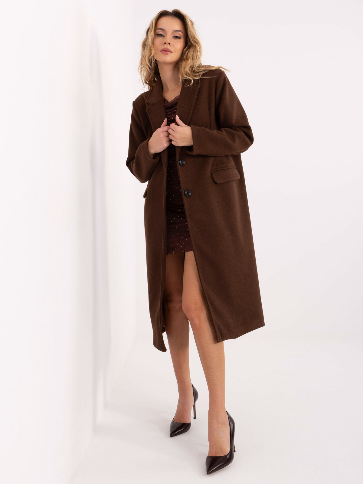Dlhý hnedý kabát