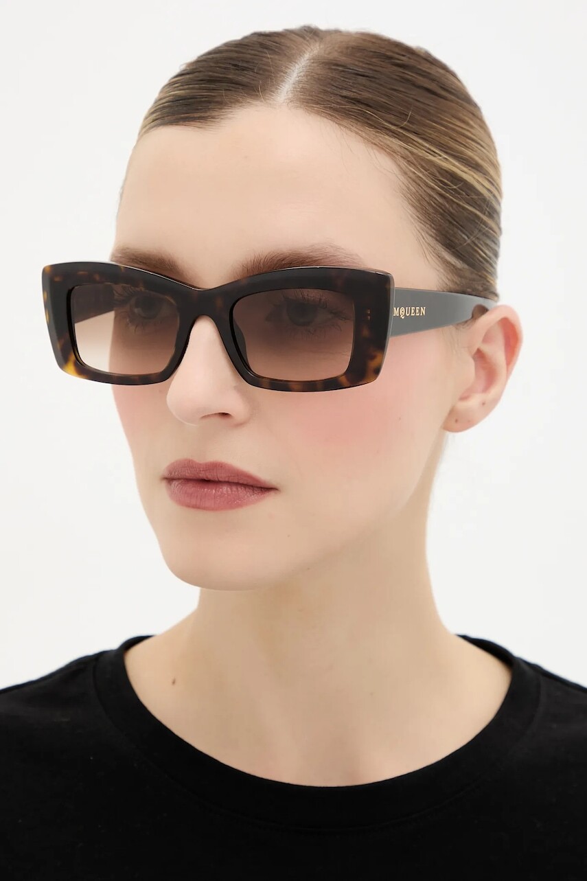 Slnečné okuliare Alexander McQueen hnedá farba, AM0526S