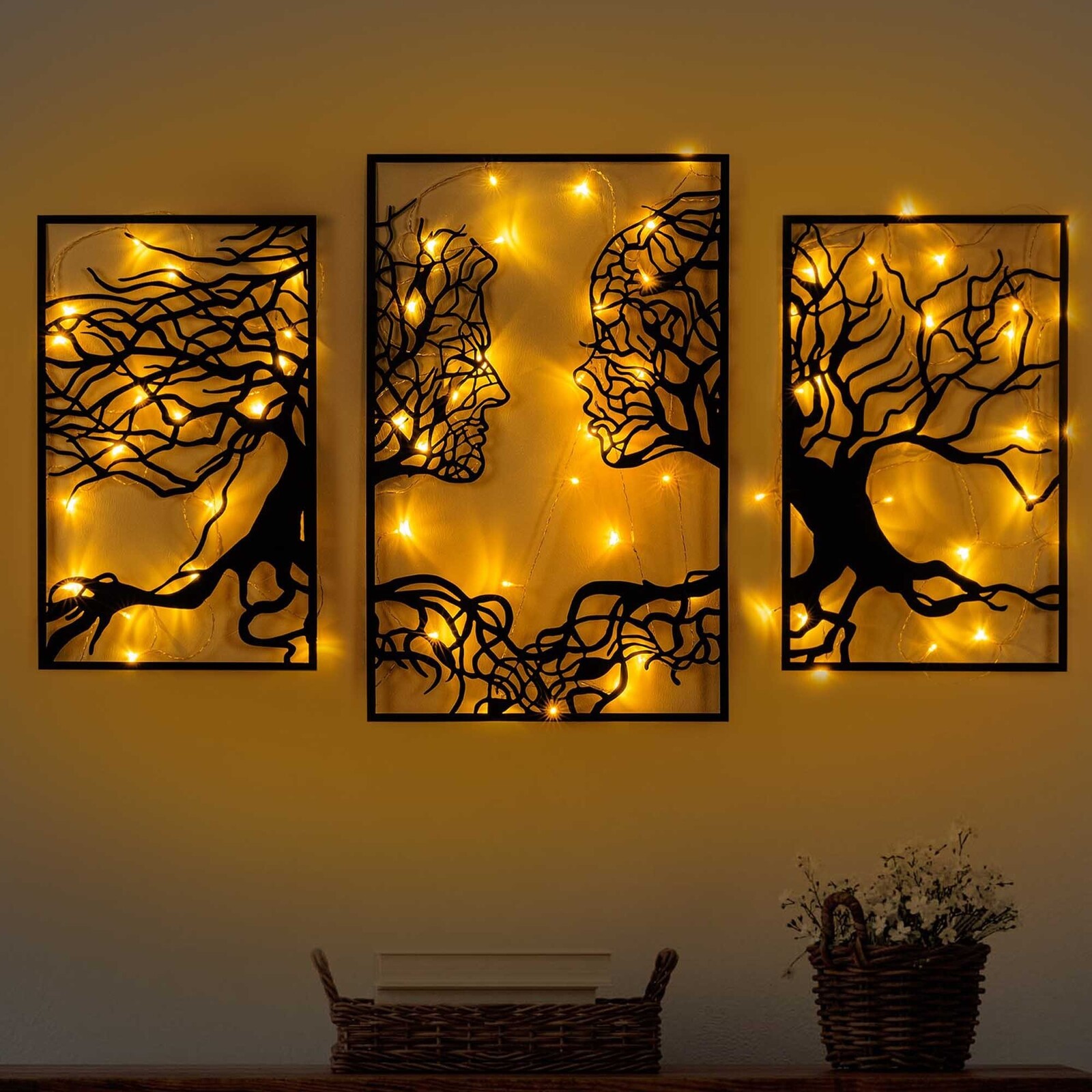 Nástěnná kovová světelná dekorace Tree Person černá