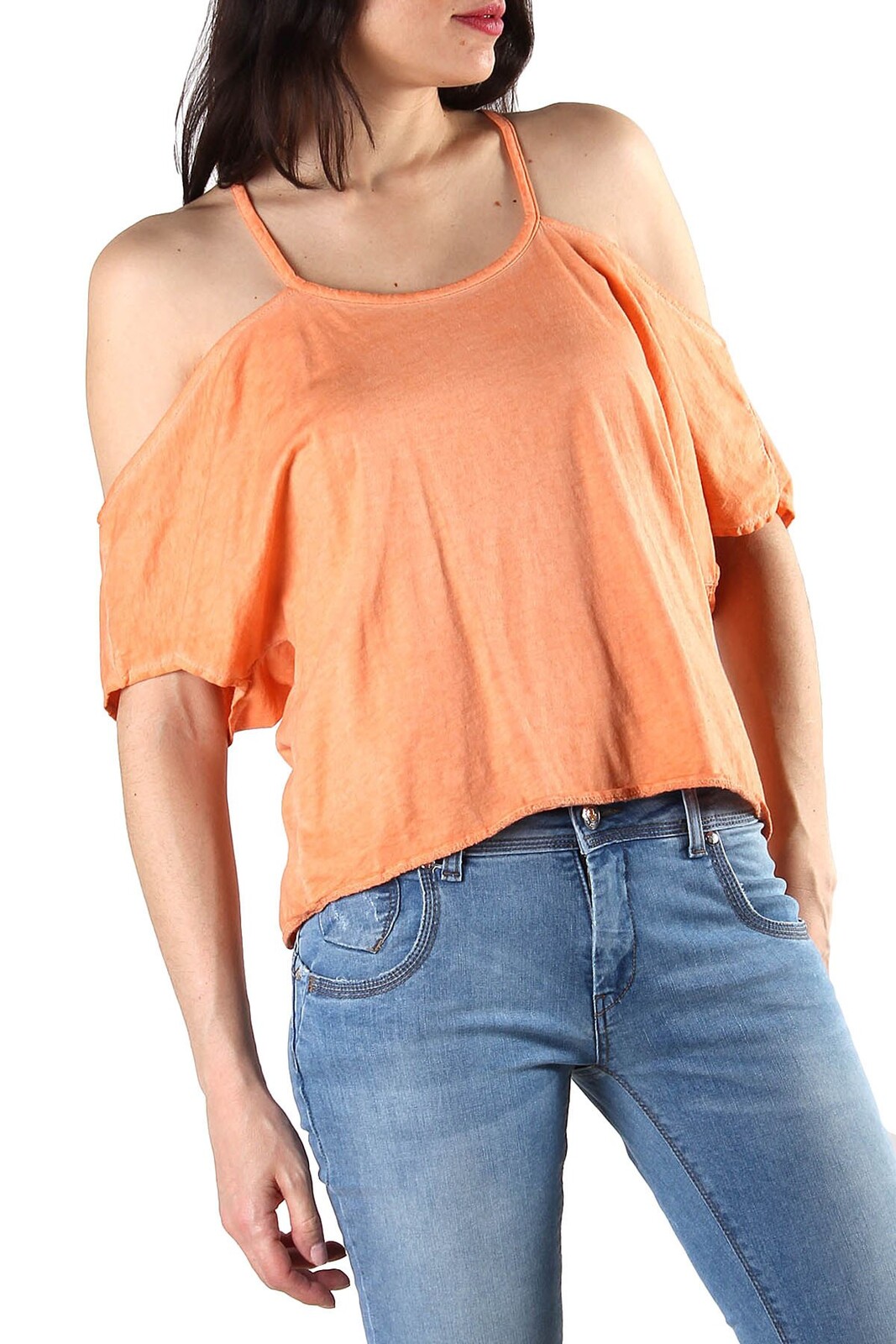 Oranžový top s odhalenými ramenami