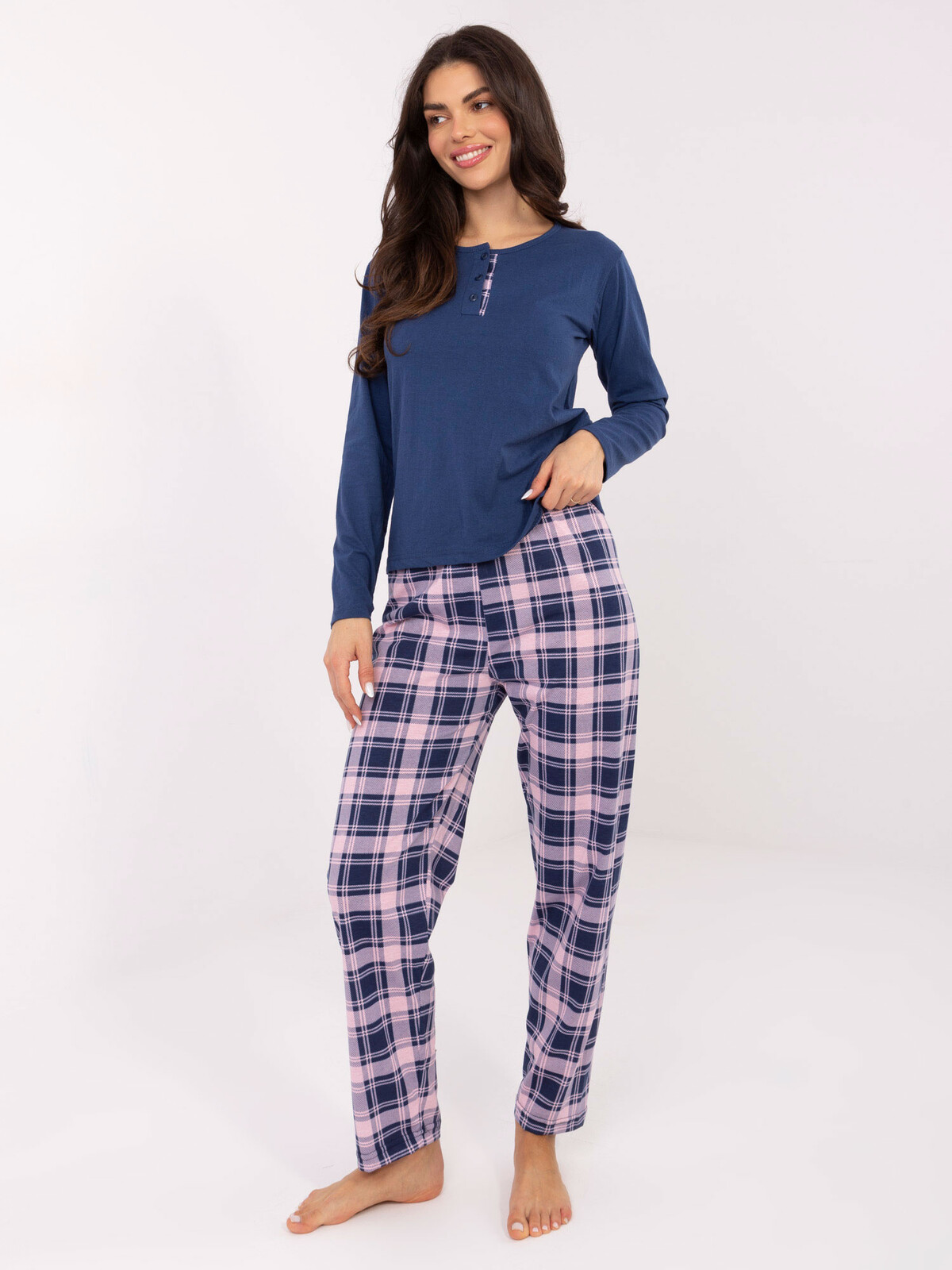 Dámske pyžamo s károvanými nohavicami