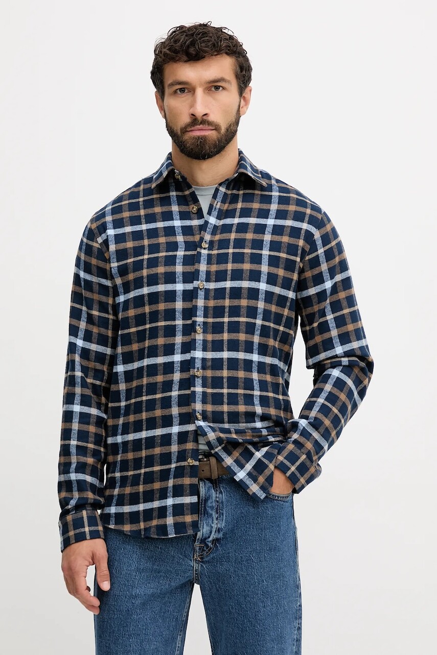 Bavlnená košeľa Lindbergh tmavomodrá farba, voľný strih, s klasickým golierom, 30-203792