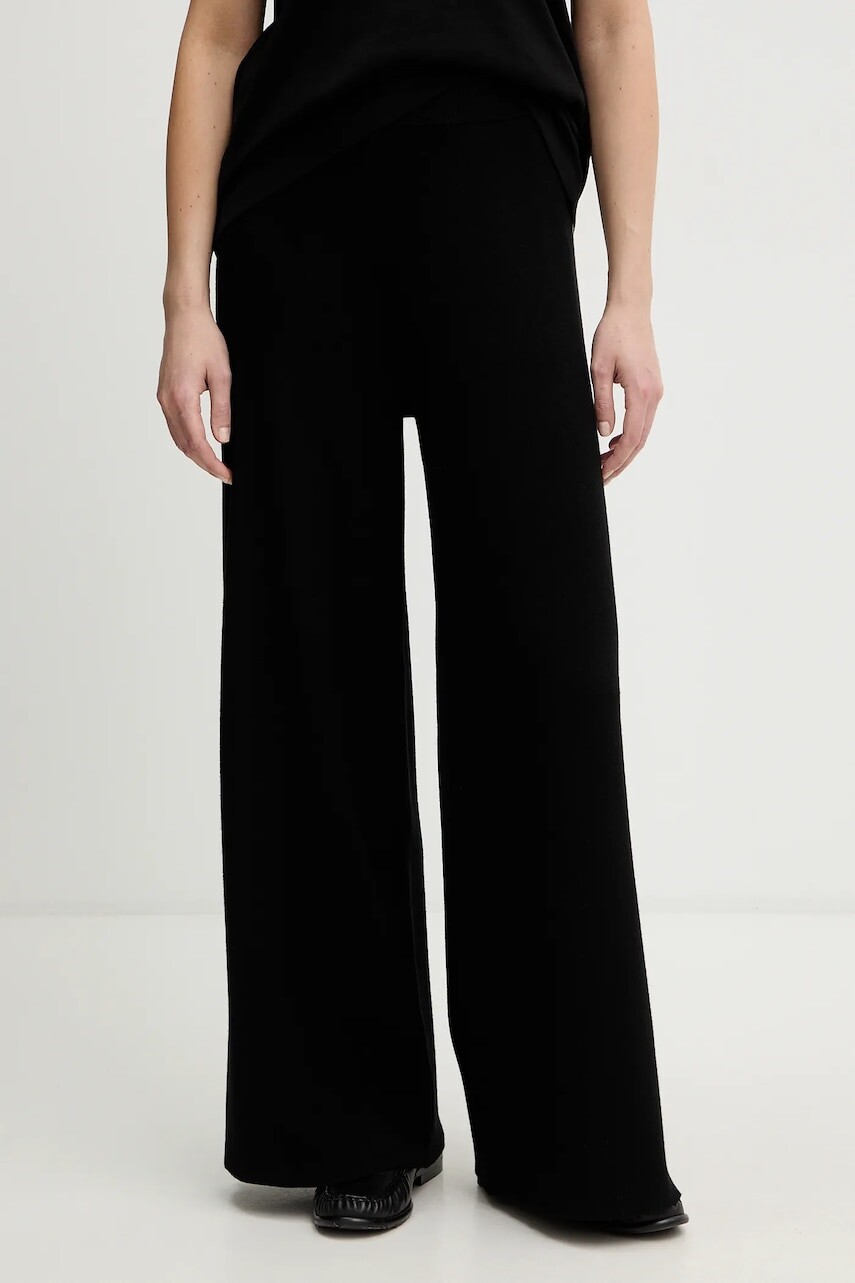 Tepláky United Colors of Benetton čierna farba, s nášivkou, 17Q3DF013