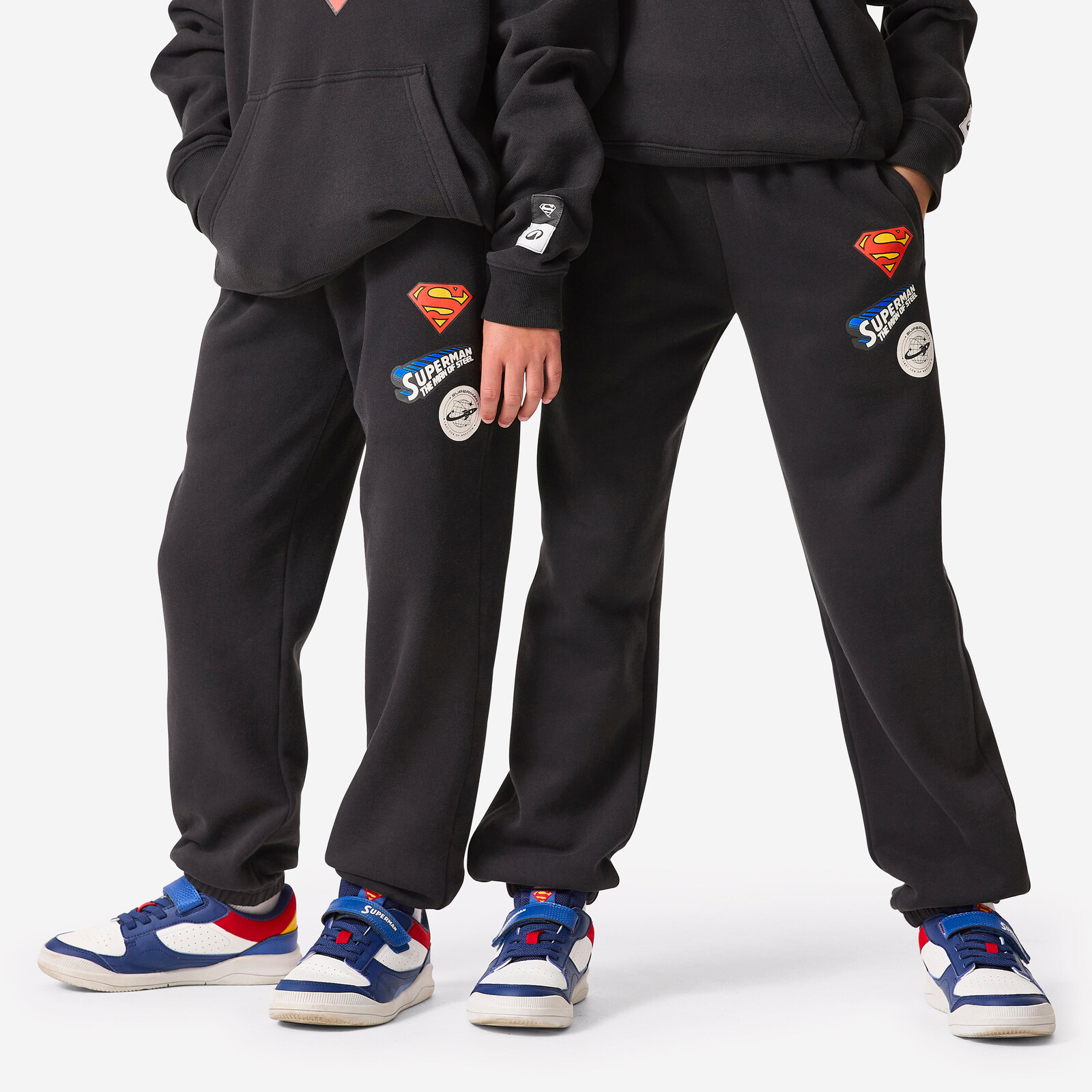 Detské tepláky s motívom Supermana čierna