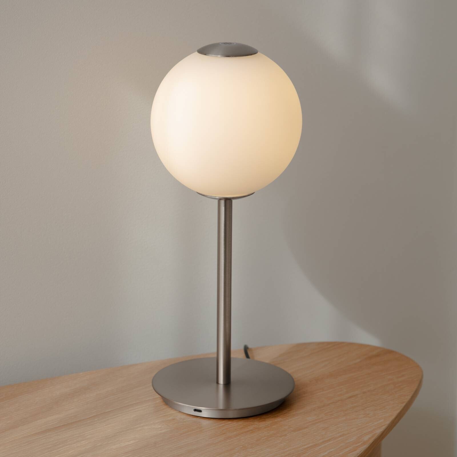 UMAGE stolová LED lampa Audrey, oceľová farba, výška 37 cm