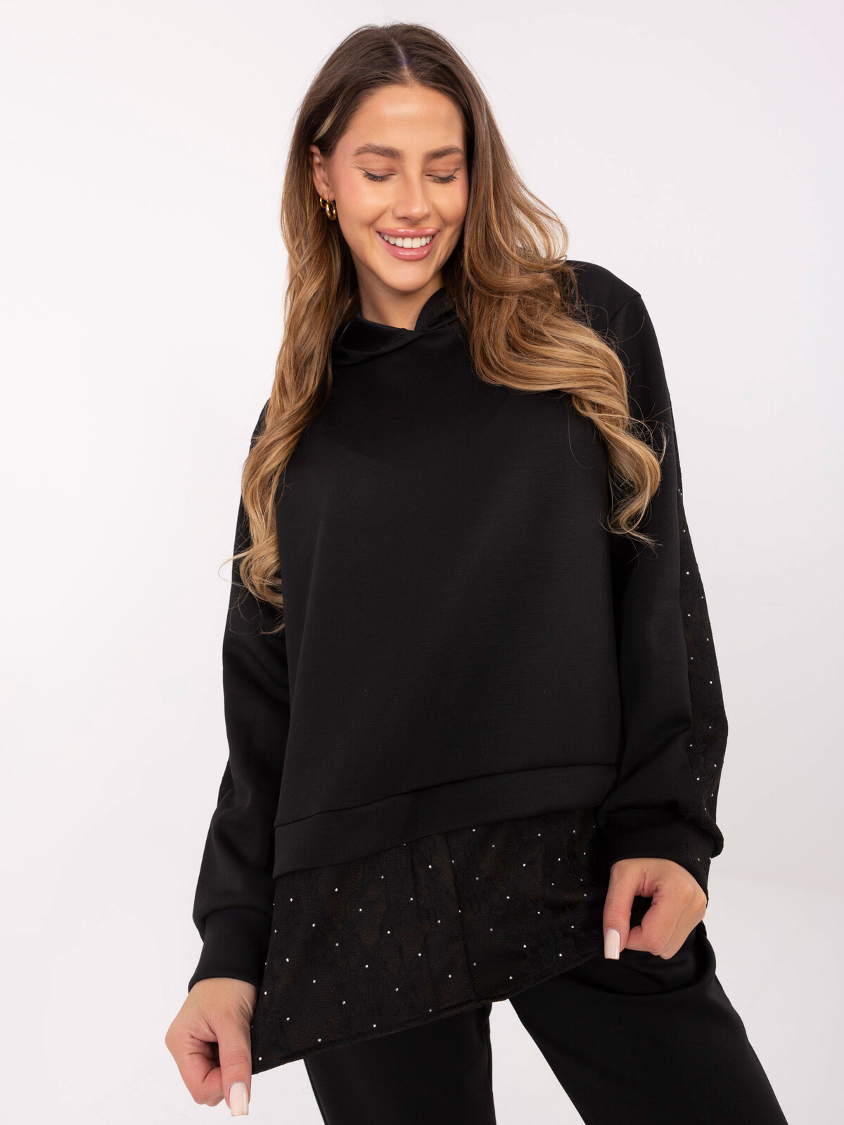 Čierny dámsky komplet s trblietavými detailmi