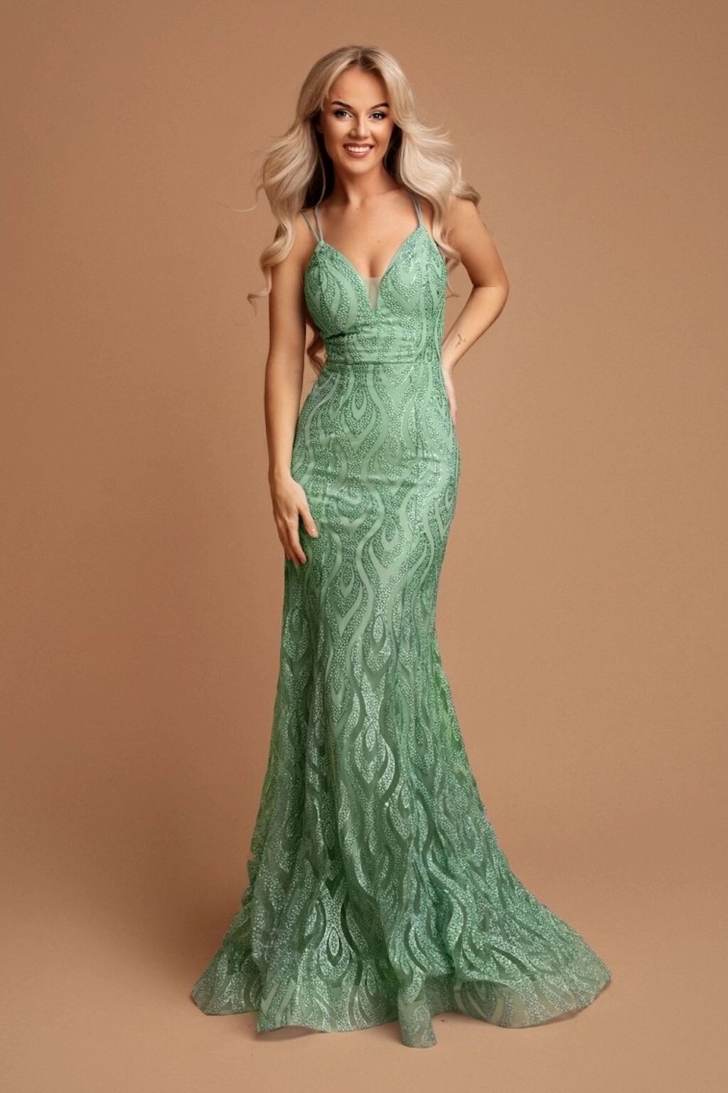 Eva & Lola Zelené flitrované šaty s odhaleným chrbtom Veľkosť: S