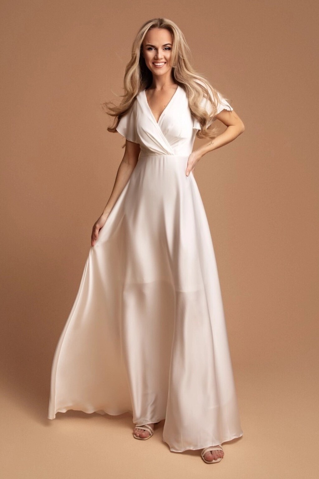 Eva & Lola Biele saténové šaty s voľnými rukávmi Veľkosť: S