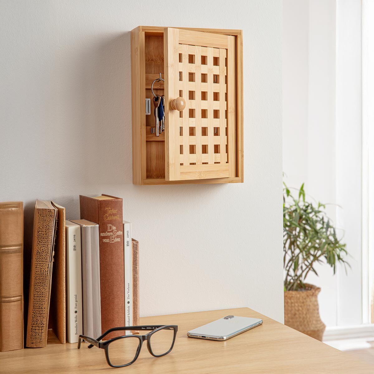 Bambusová skrinka na kľúče