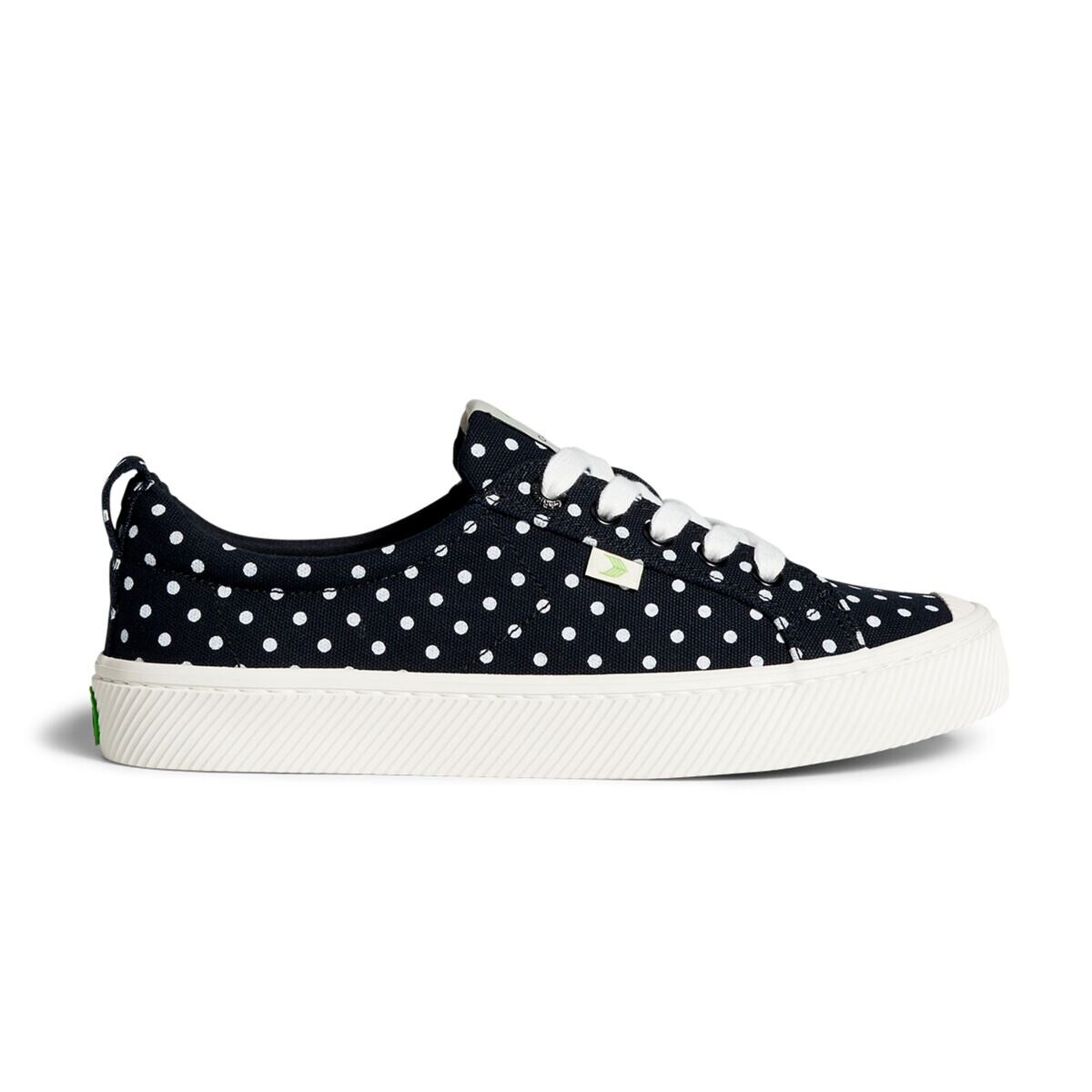 Dámské volnočasové boty Cariuma OCA Low Black Canvas White Polka Dots Sneaker