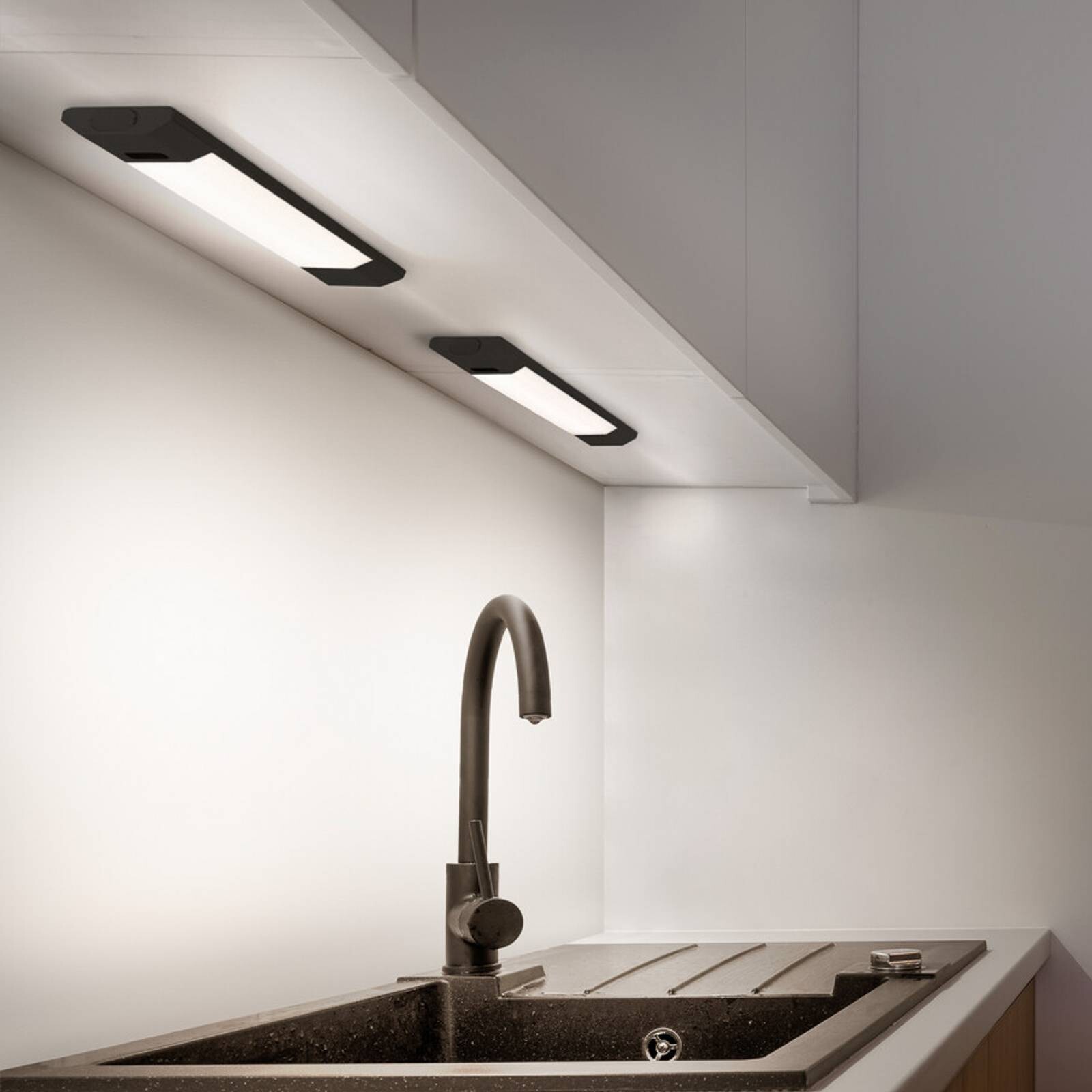 OSRAM LED podsvietenie Linear Edge Sensor 30 cm čierne CCT