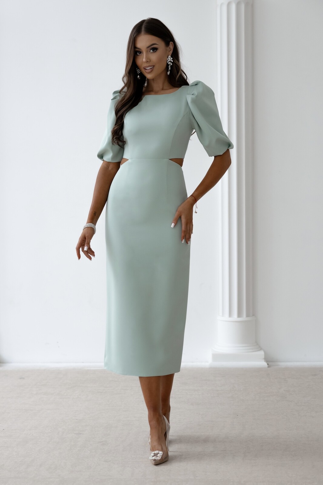 Lacoria Zelené priliehavé midi šaty s výrezmi Veľkosť: S