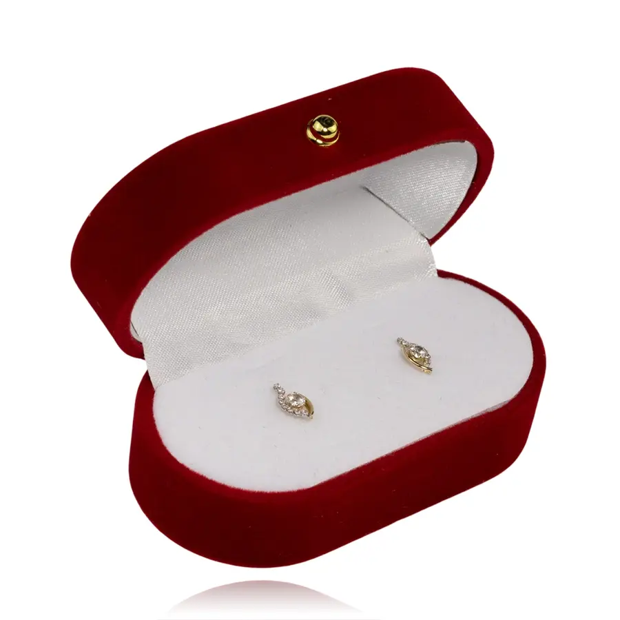 Červená zamatová krabička na náušnice alebo prsteň v tvare šperkovnice