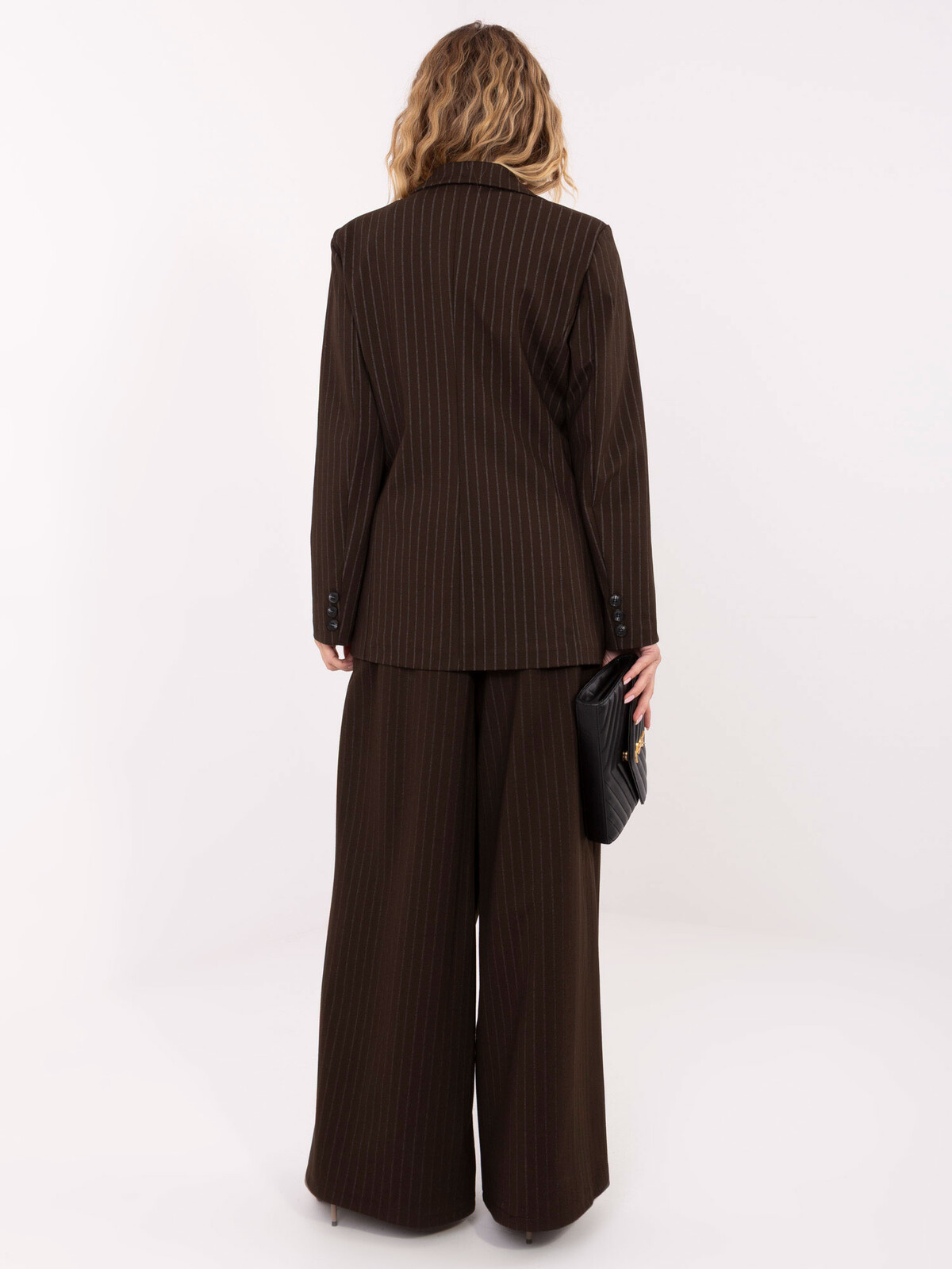 Dvojradový dámsky sako v tmavohnedej farbe