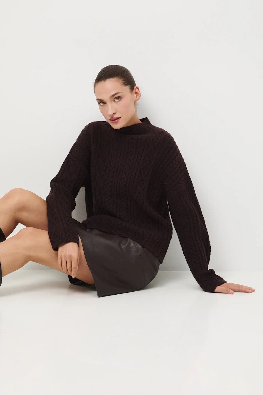 Sveter Medicine hnedá farba, s polorolákom