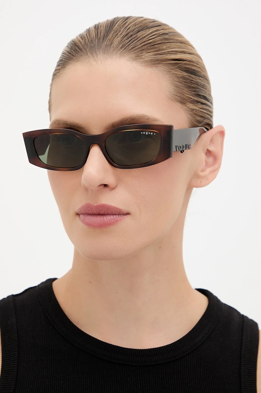 Slnečné okuliare VOGUE hnedá farba, 0VO5655SU