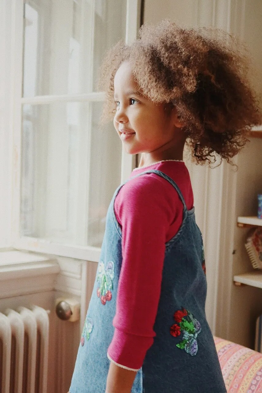 Dievčenské bavlnené šaty Konges Sløjd MAGOT SEQUIN STRAP DRESS GOTS tmavomodrá farba, midi, oversize, KS103891