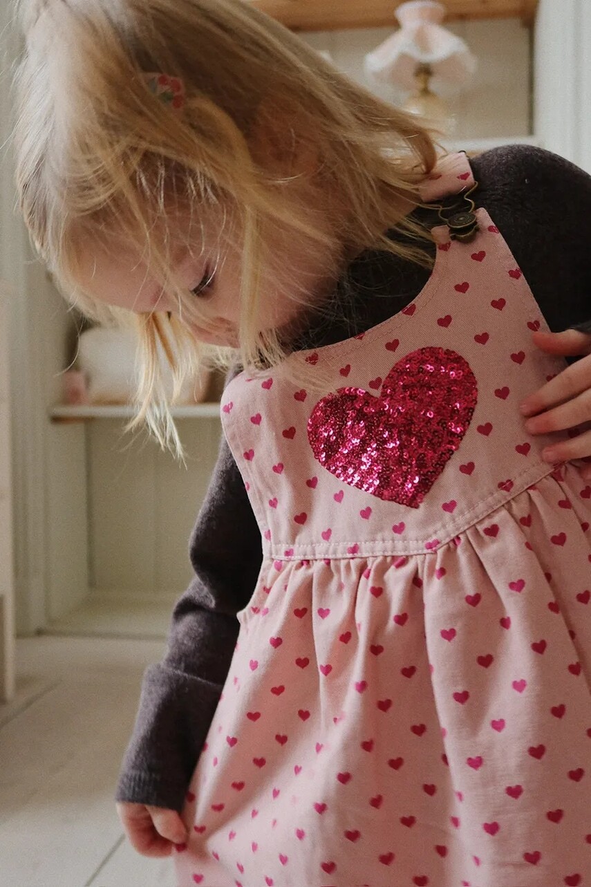 Dievčenské bavlnené šaty Konges Sløjd NOLA SEQUIN SPENCER DRESS GOTS ružová farba, mini, áčkový strih, KS103949