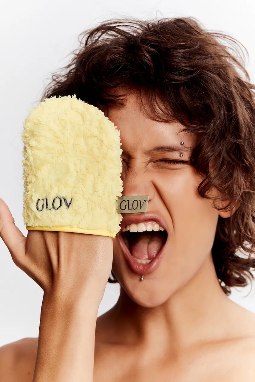 Rukavica na odličovanie a čistenie tváre iba vodou GLOV ICONIC MITT 8-pak žltá farba