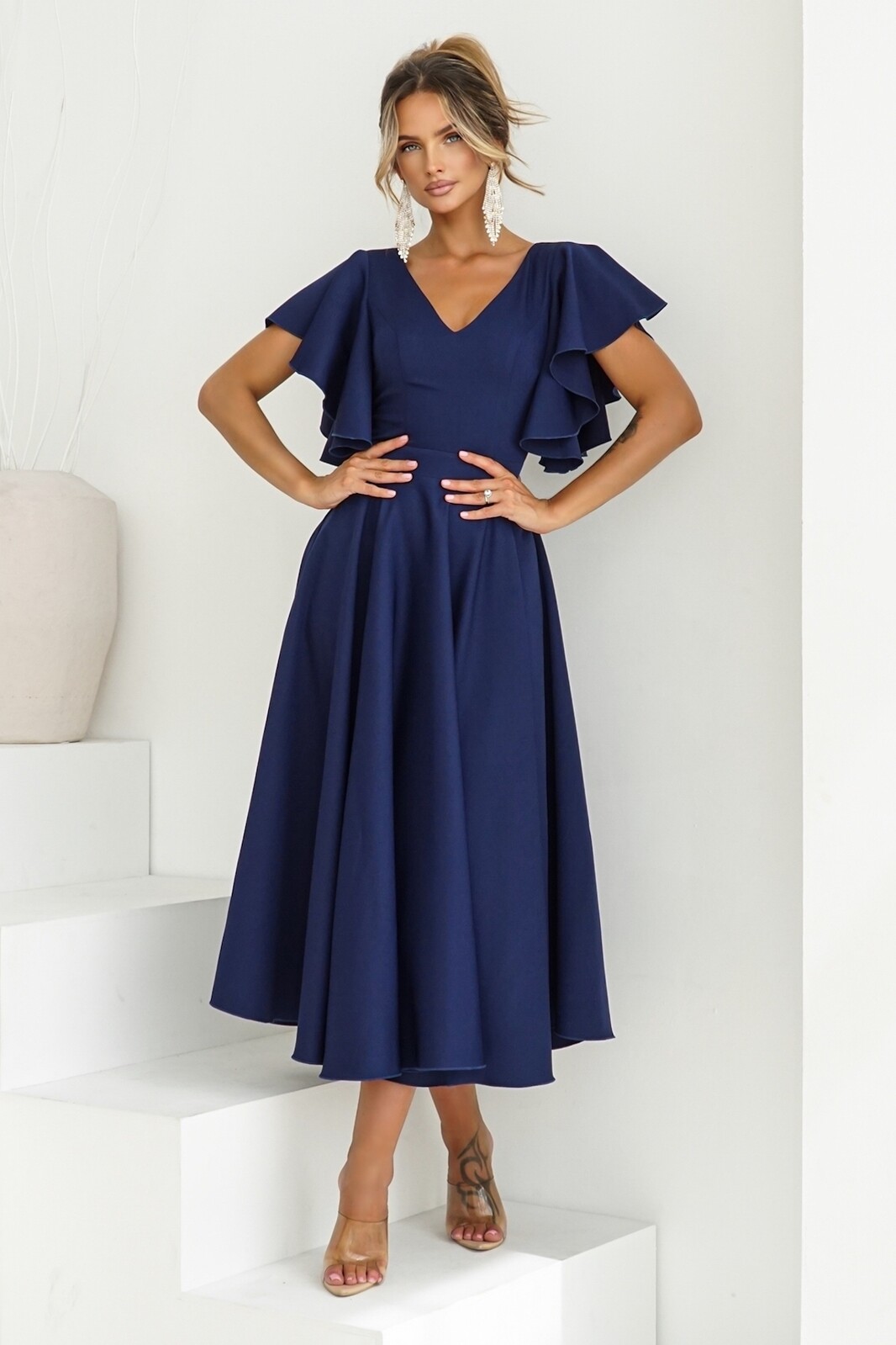 Warsaw Dress Tmavomodré midi šaty s volánovými rukávmi Veľkosť: XS