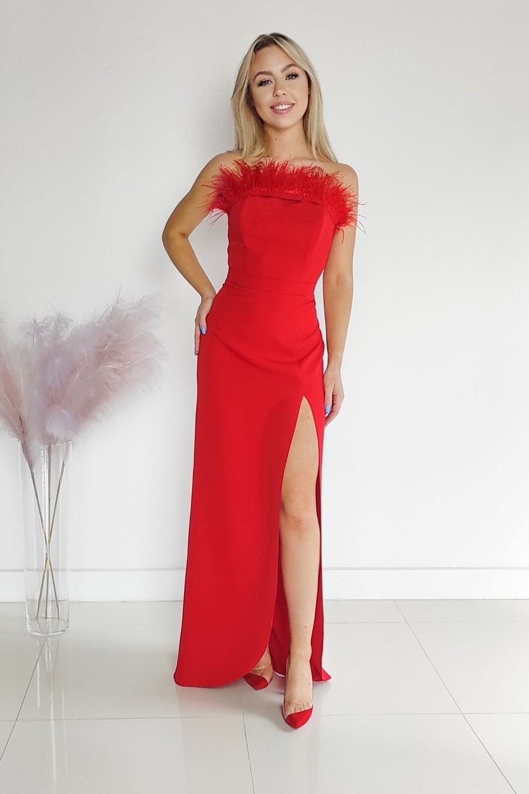 Parisse Červené spoločenské šaty s pierkami Veľkosť: XL