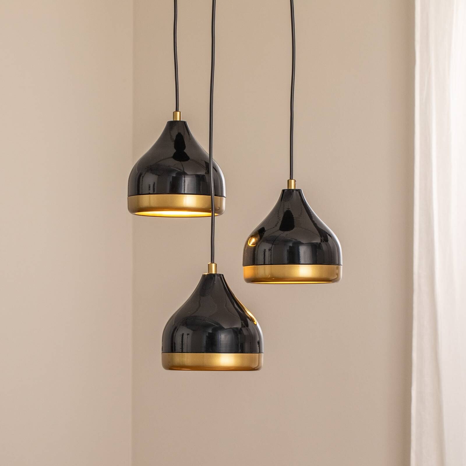 Závesné svietidlo Yildo, 3-pl., čierne/zlaté, kruhové, Ø37 cm