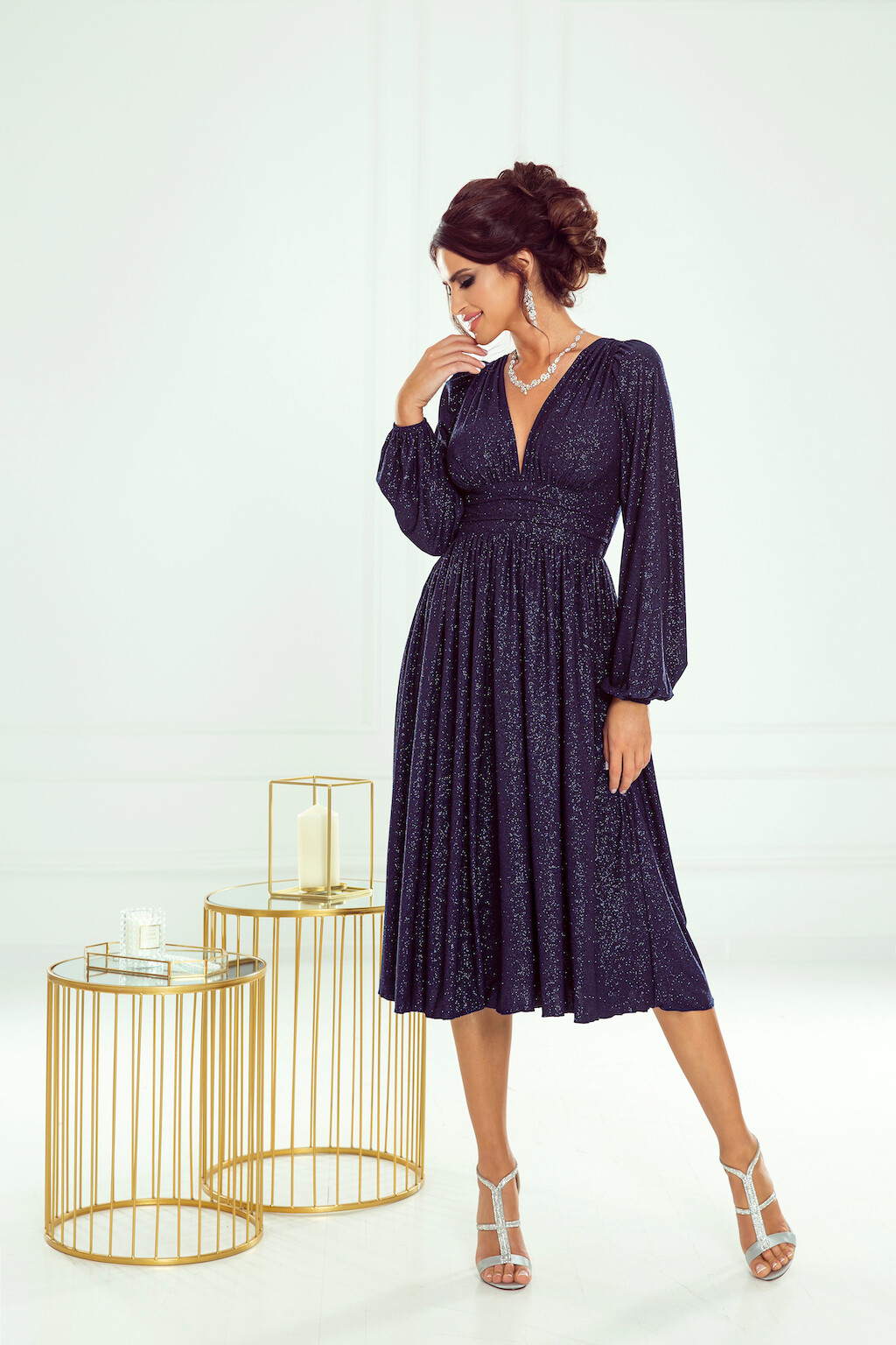 Warsaw Dress Tmavomodré trblietavé midi šaty s dlhými rukávmi Veľkosť: XS