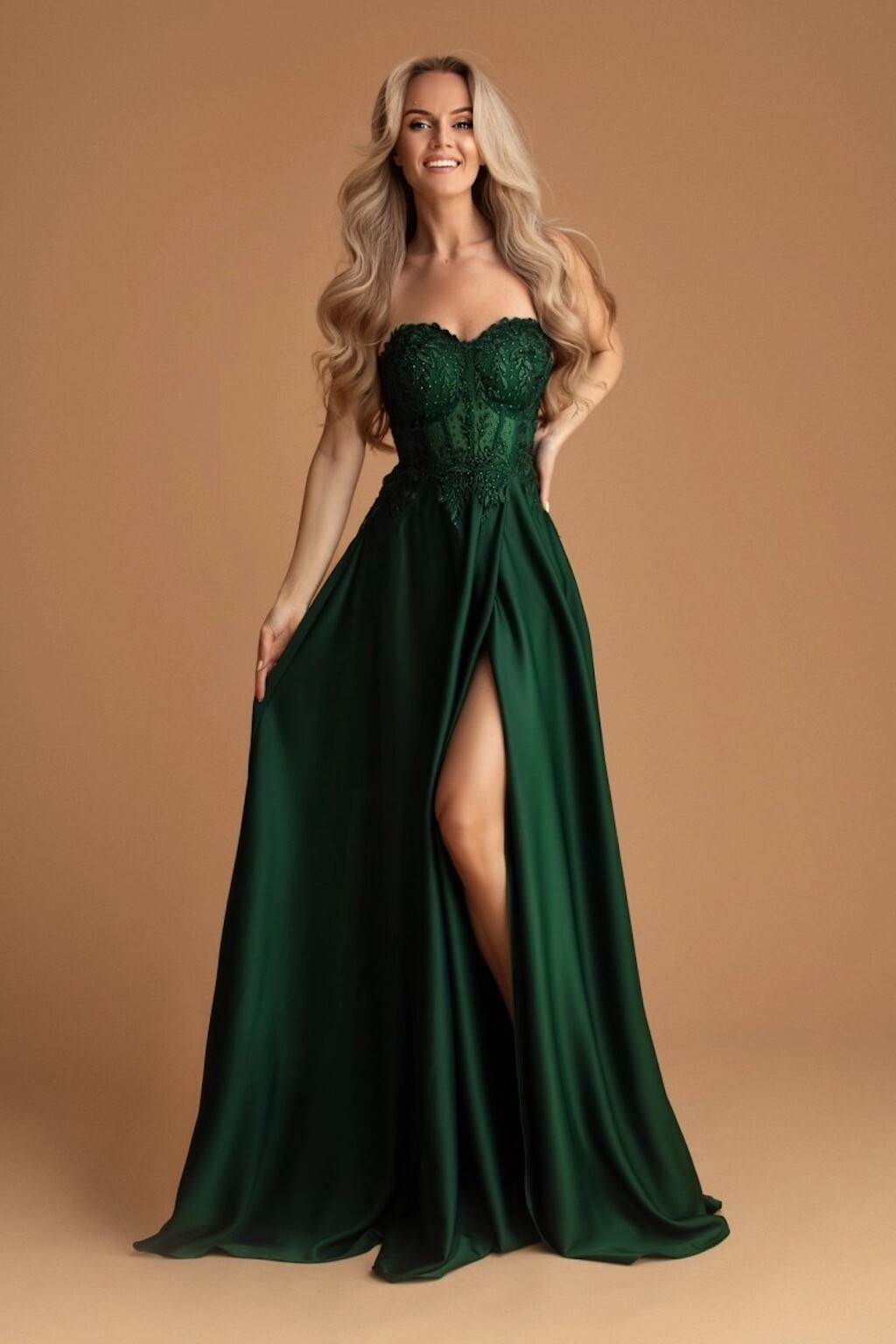 Eva & Lola Smaragdové spoločenské šaty so saténovou sukňou Veľkosť: S