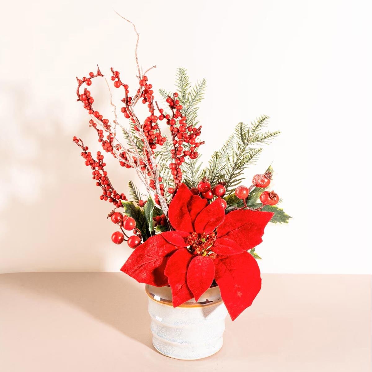 Kvetinový aranžmá s vianočnou hviezdou