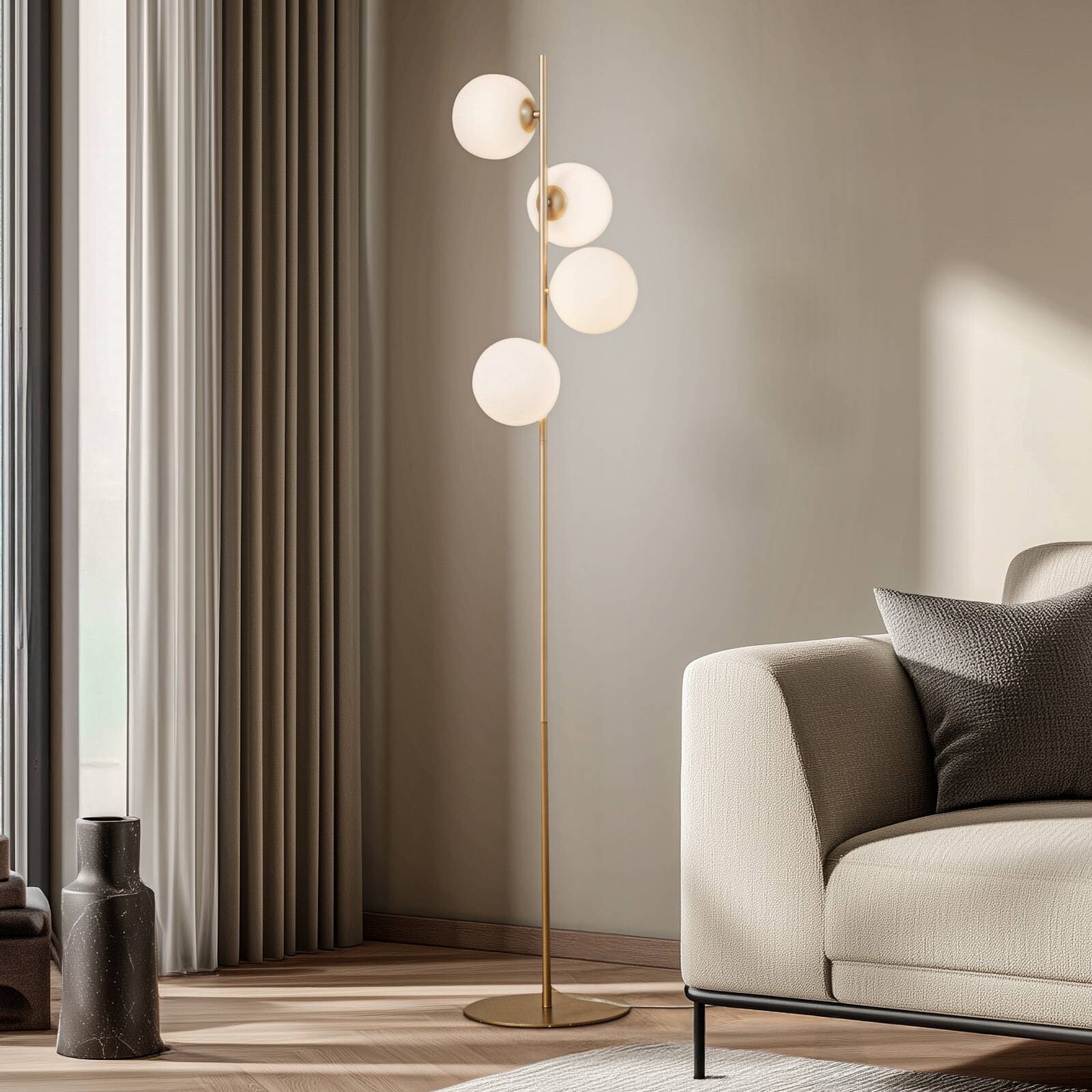 Lucande stojacia lampa Isandro, opál/zlatá, 4-pl., sklo/kov