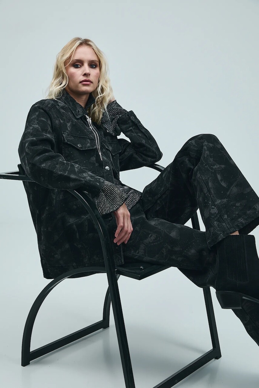 Rifľová košeľa Medicine čierna farba, voľný strih, s klasickým golierom