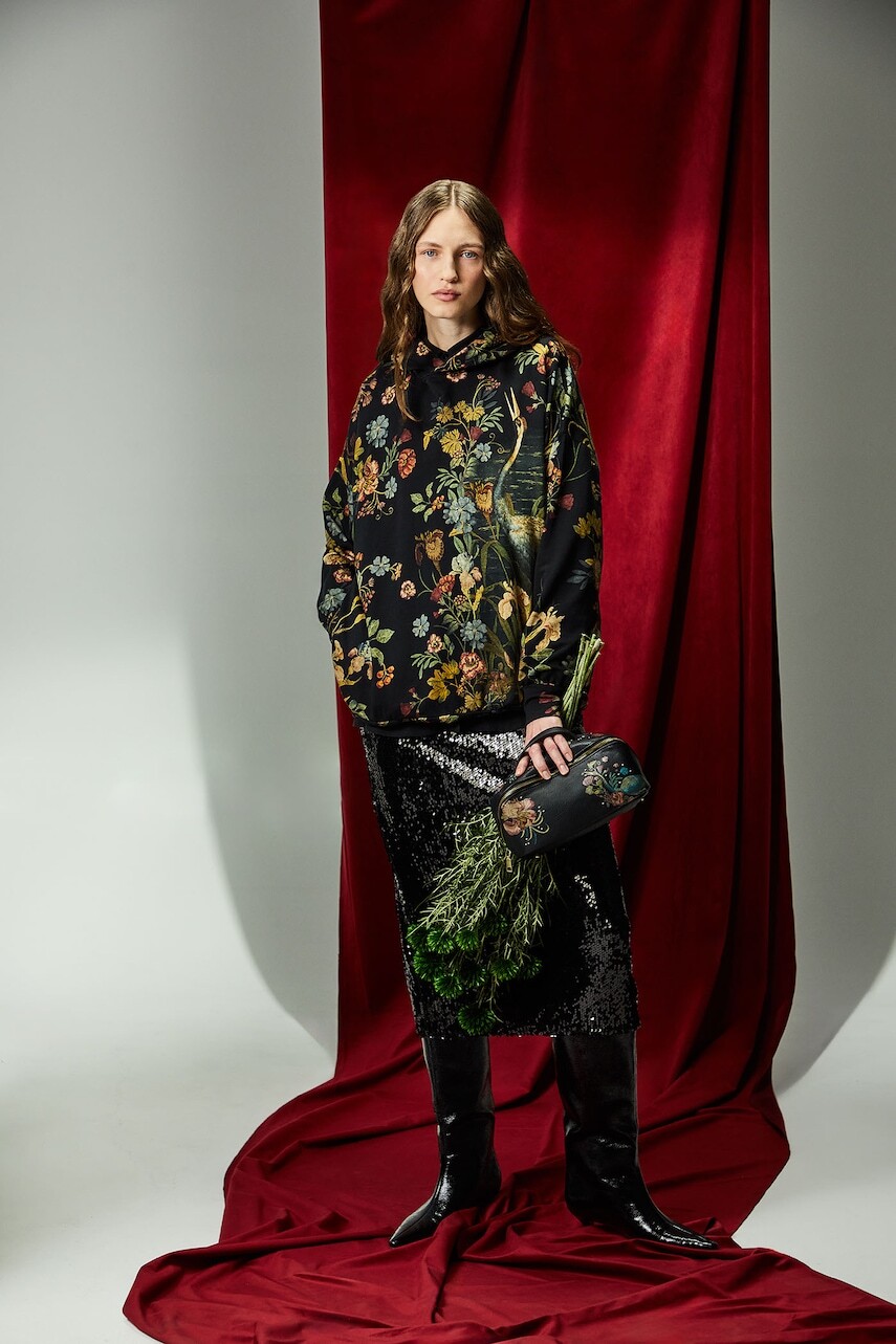 Mikina Medicine čierna farba, s kapucňou, vzorovaná