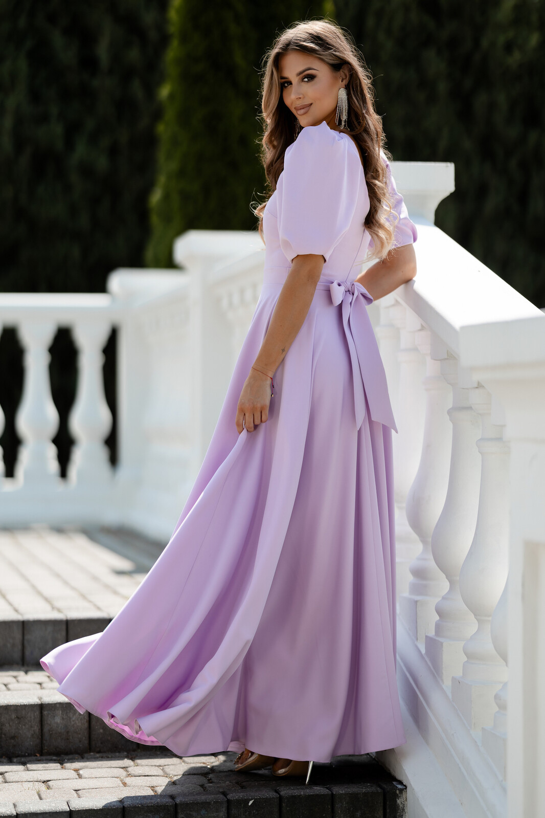 Lacoria Fialové spoločenské šaty s balónovými rukávmi Veľkosť: XXL