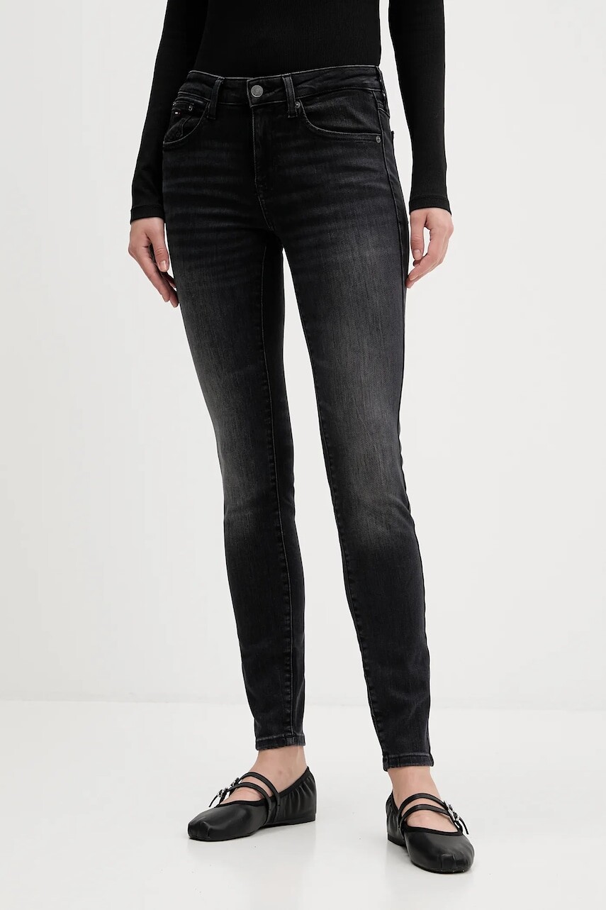 Rifle Tommy Jeans čierna farba, DW0DW21821