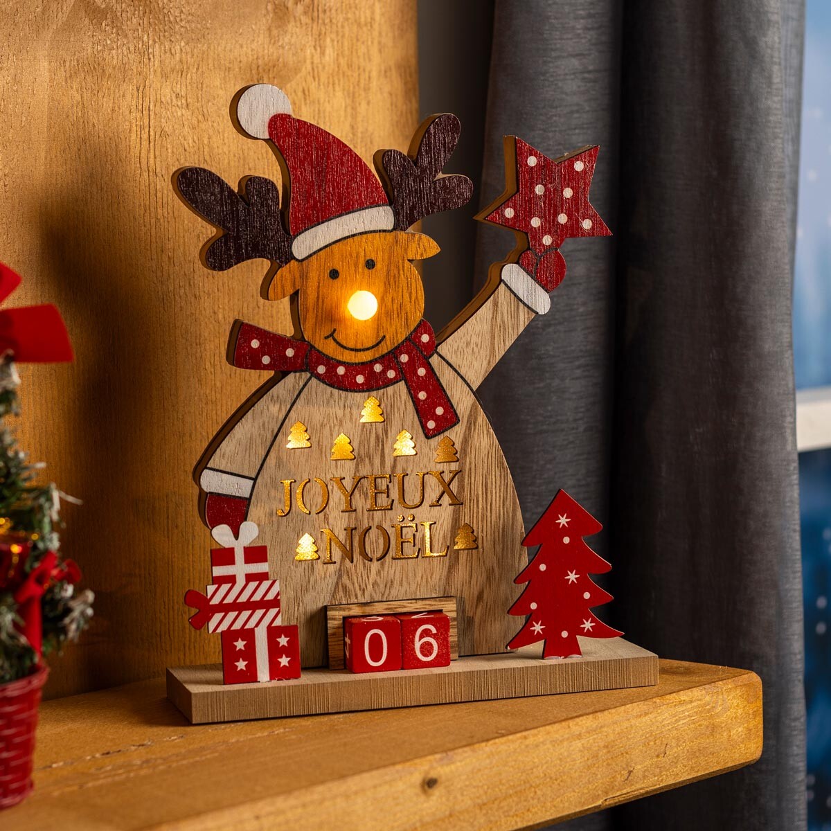 LED drevený kalendár Sat