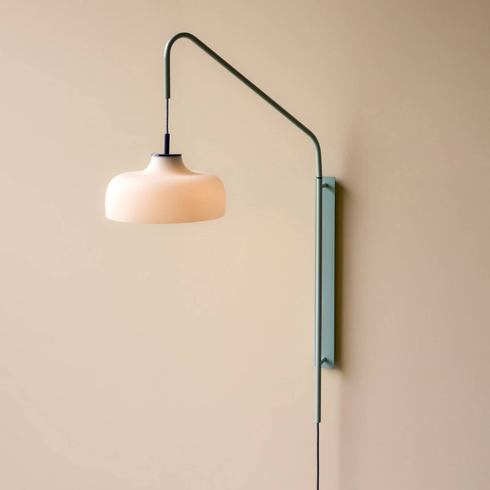 HÜBSCH Nástenné svetlo Current, svetlo modrá, výška 71 cm