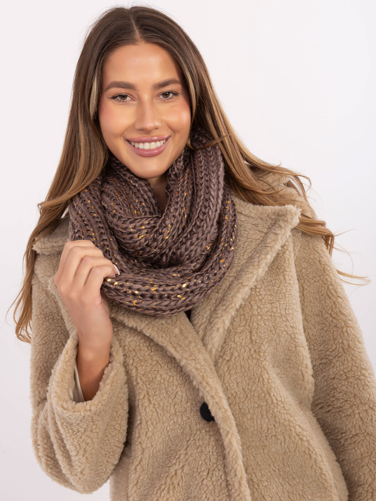 Dámsky komínový šál v tmavobéžovej farbe