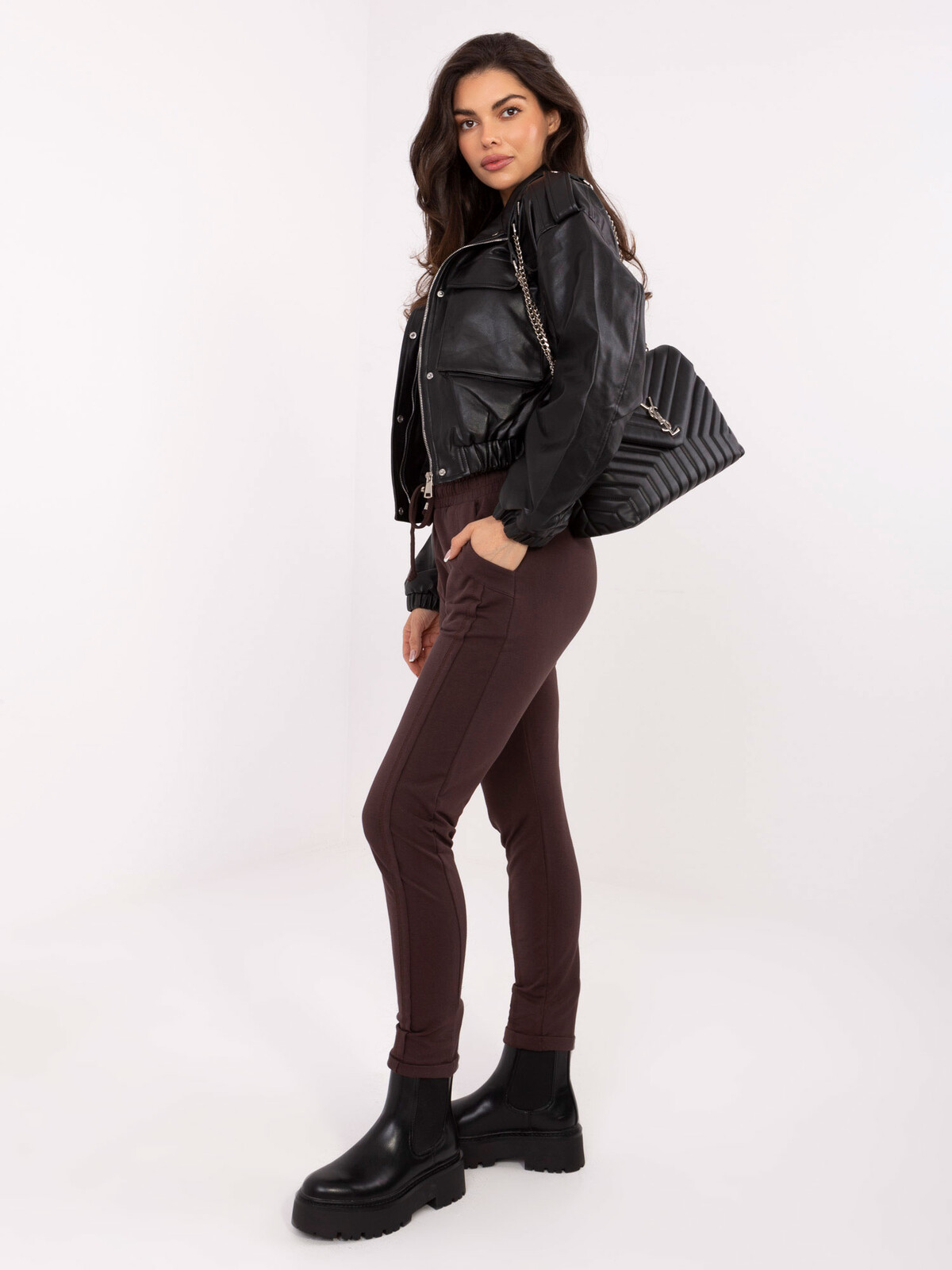 Dámske tepláky v tmavohnedej farbe