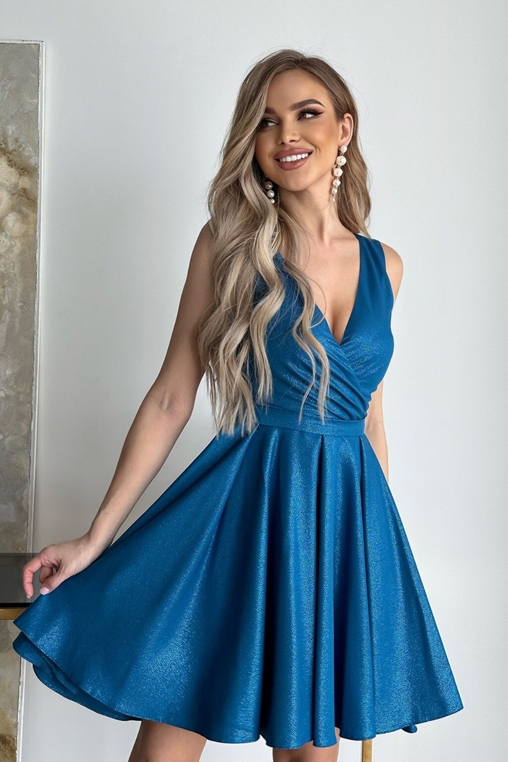 Bicotone Petrolejové krátke šaty s jemnými flitrami Veľkosť: XXL