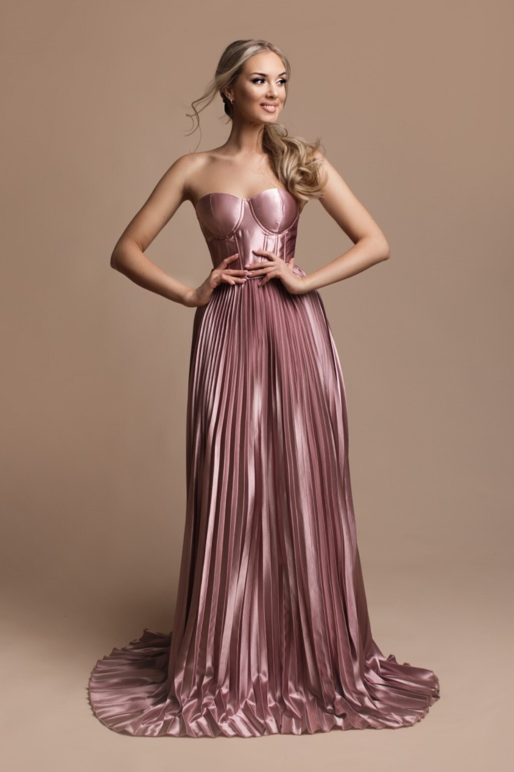 Eva & Lola Ružové spoločenské šaty s plisovanou sukňou Veľkosť: M