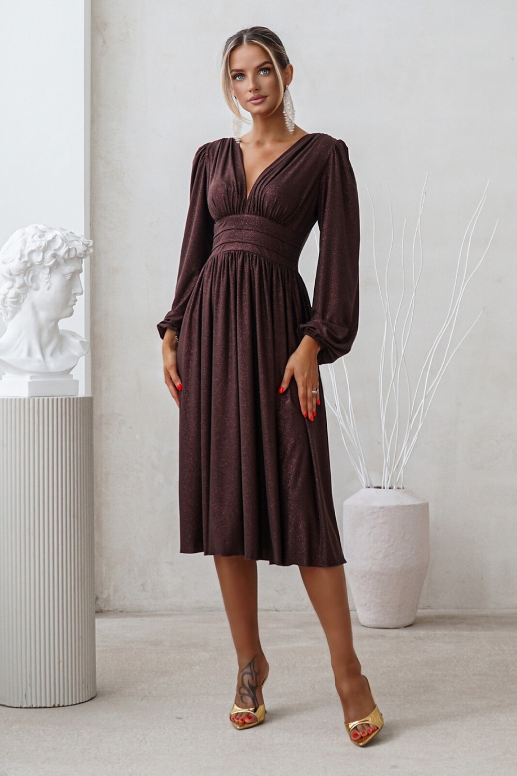 Warsaw Dress Hnedé trblietavé midi šaty s dlhými rukávmi Veľkosť: L