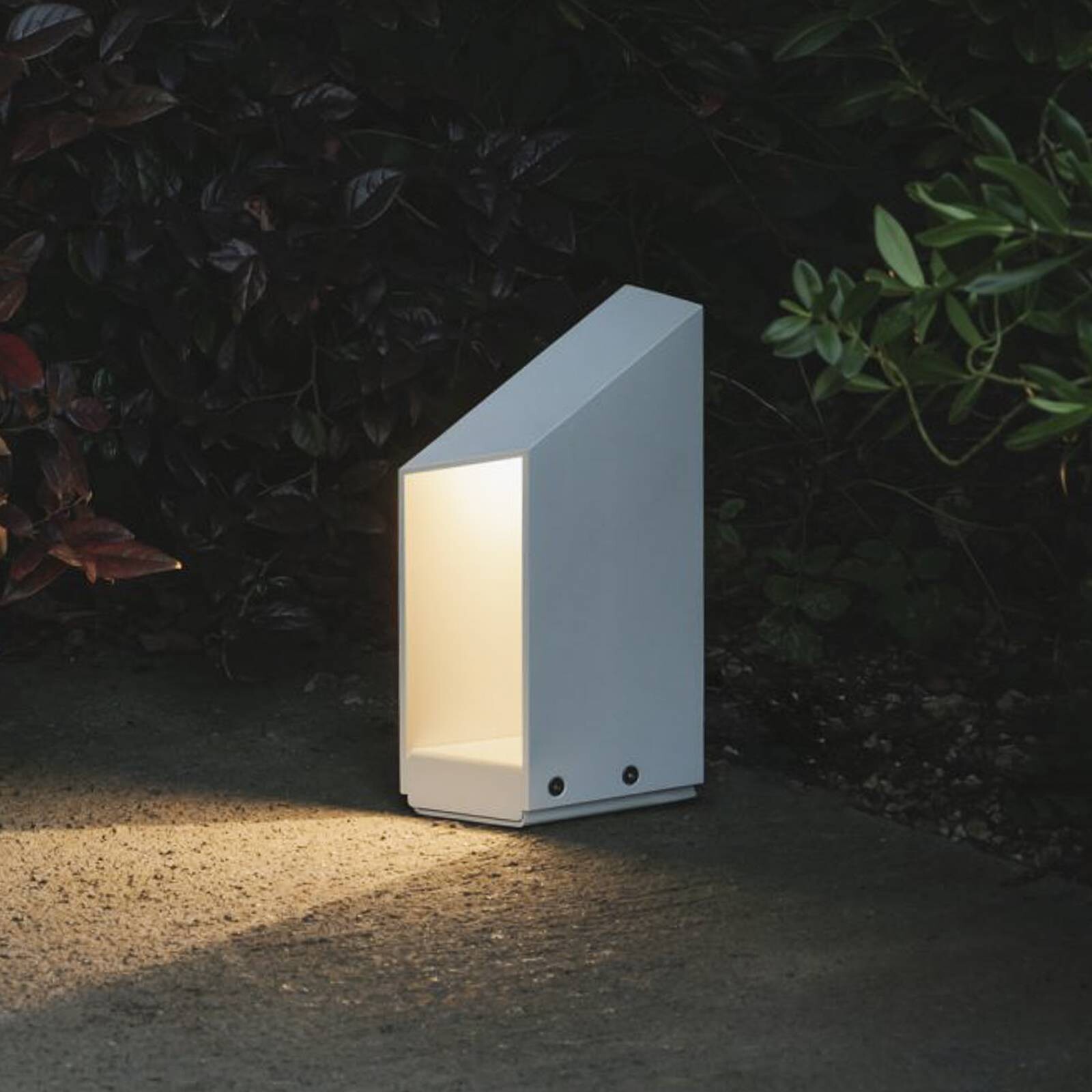 MARSET LED podstavcová lampa Domus, výška 26 cm, biela, hliník