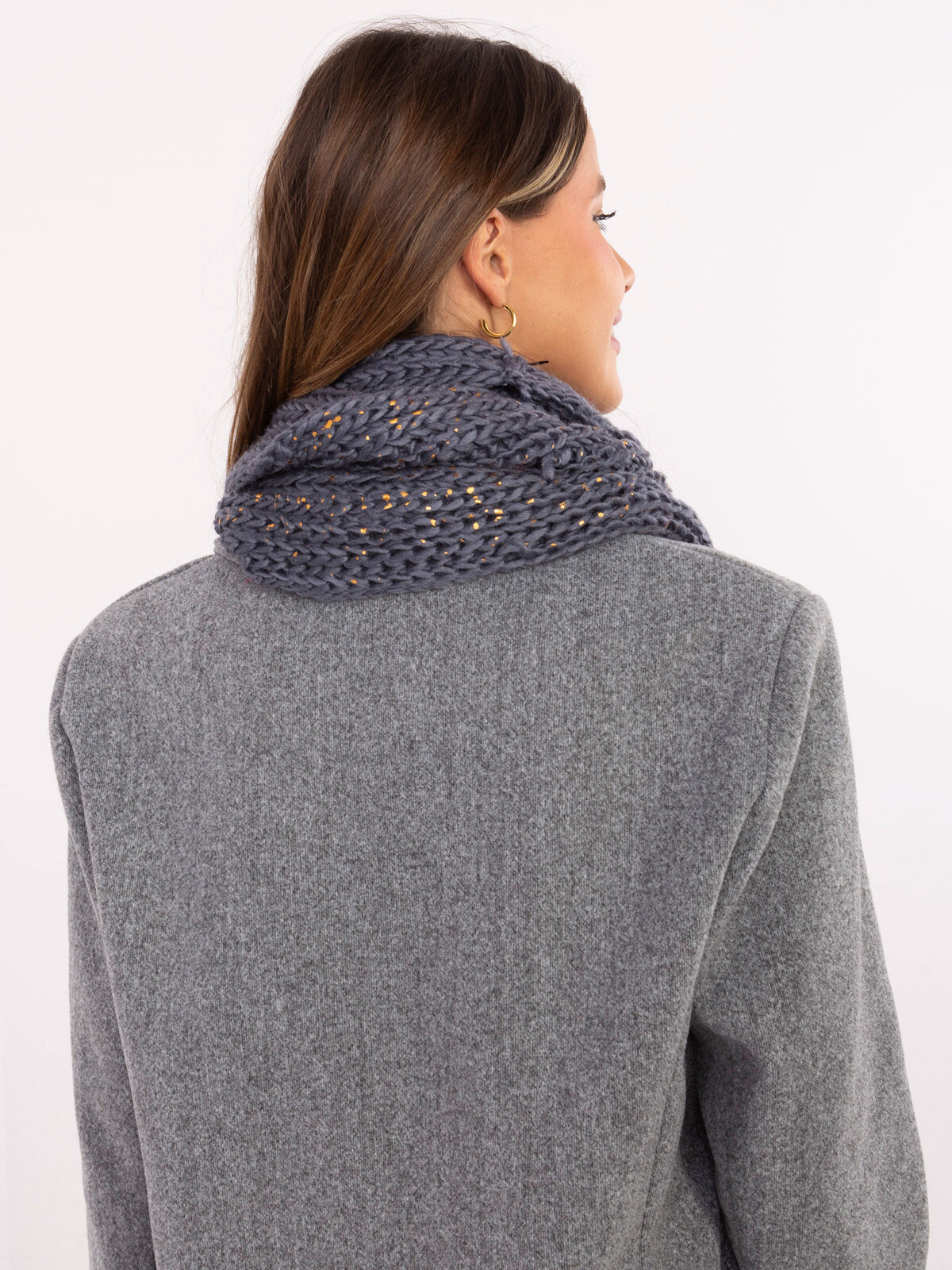 Tmavosivý komínový šál