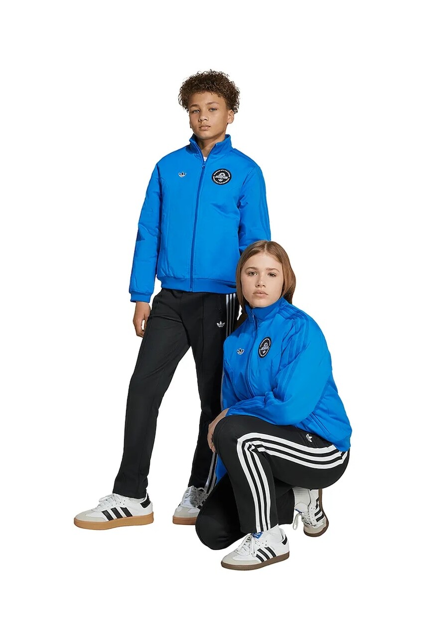 Detské tepláky adidas Originals čierna farba, s nášivkou, JV7677