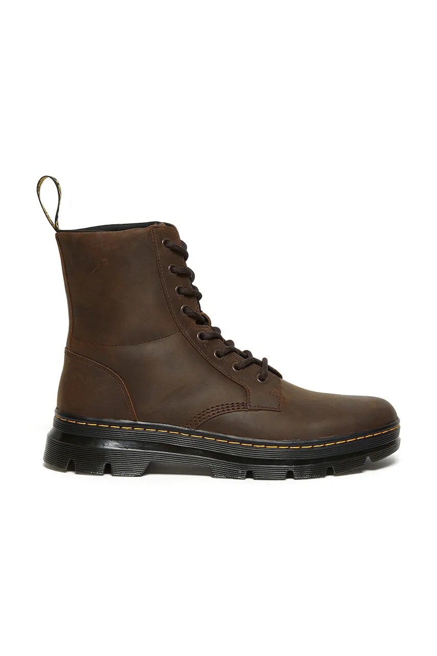 Kožené členkové topánky Dr. Martens Combs hnedá farba, na plochom podpätku, DM26006207