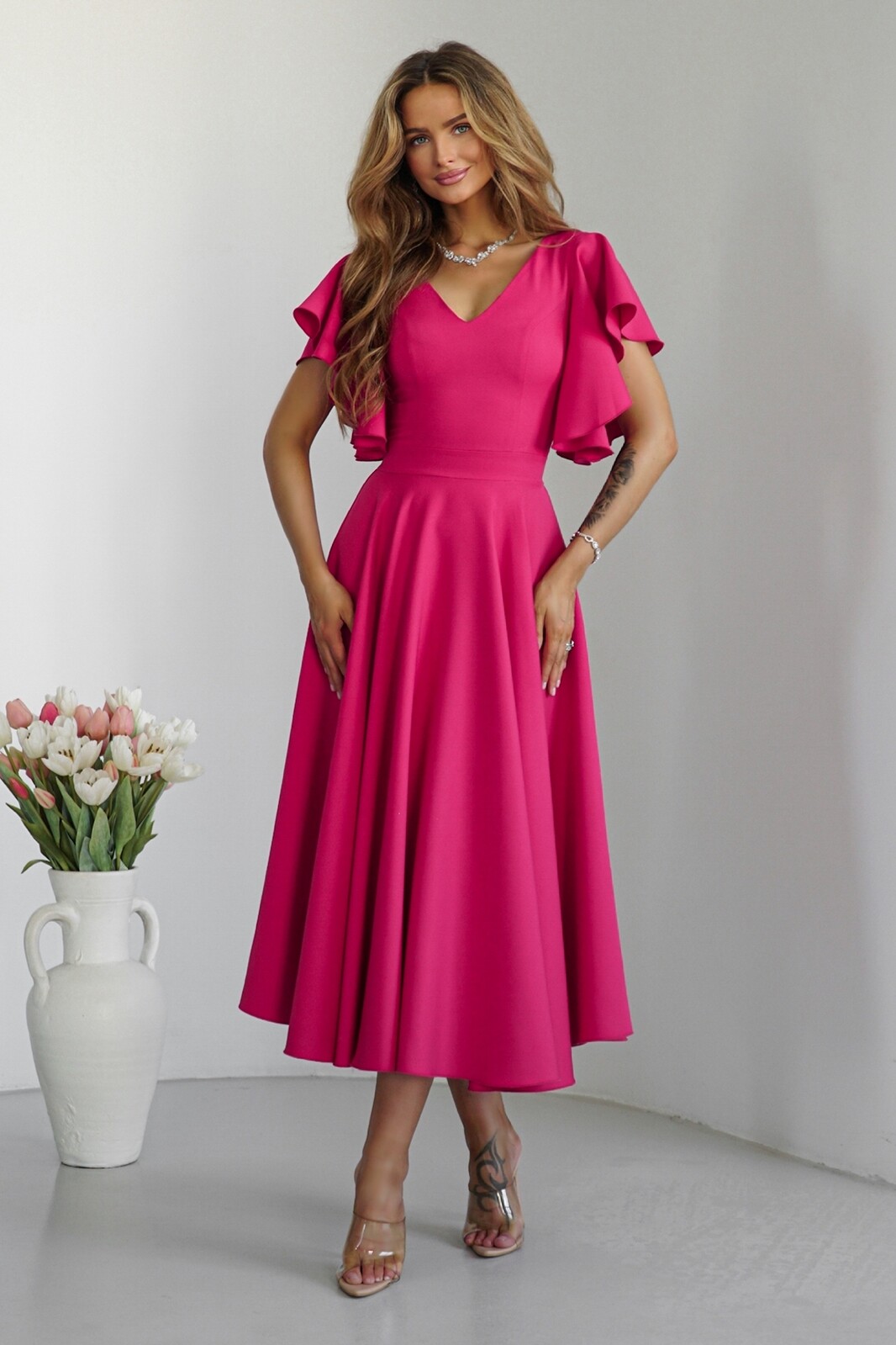 Warsaw Dress Cyklámenové midi šaty s volánovými rukávmi Veľkosť: XS